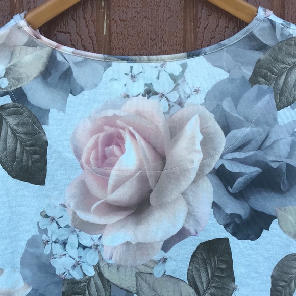 Beautiful Alfred Dunner Floral Top - Picture 7 of 15